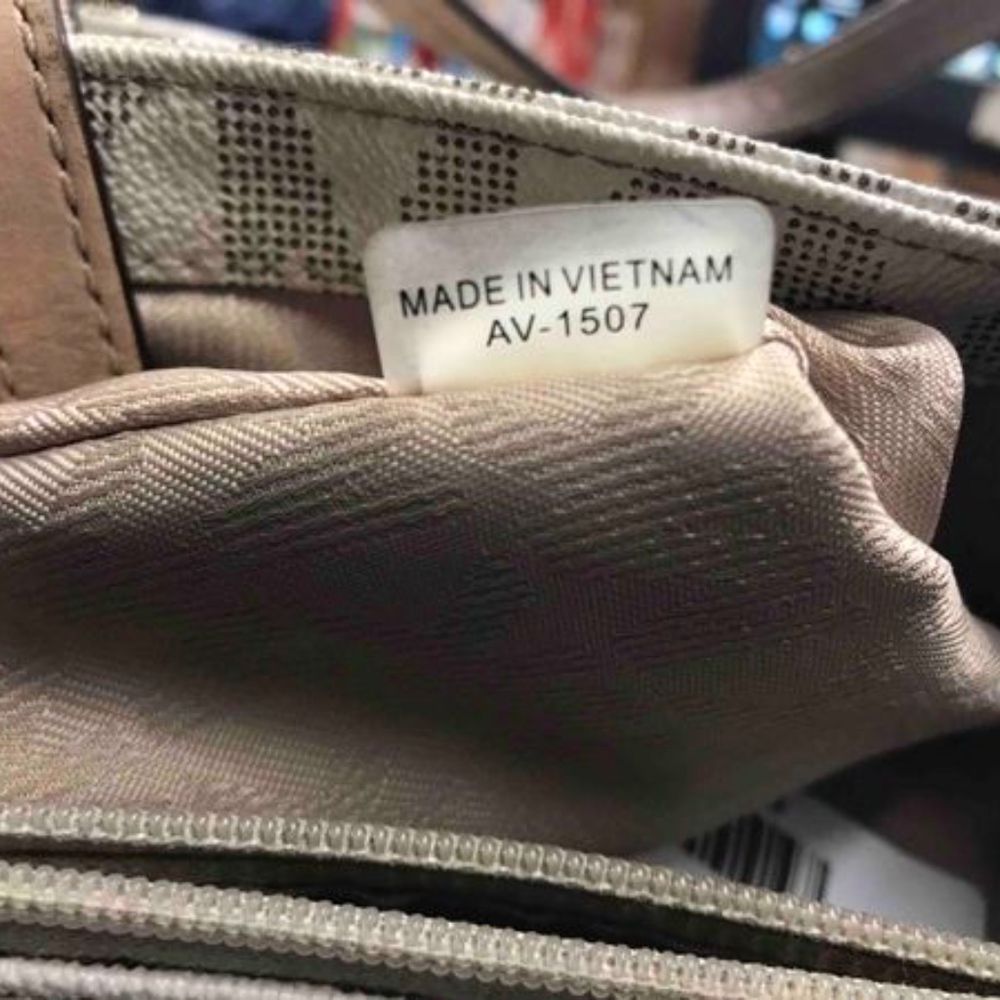 Michael Kors Purse - Picture 8 of 8